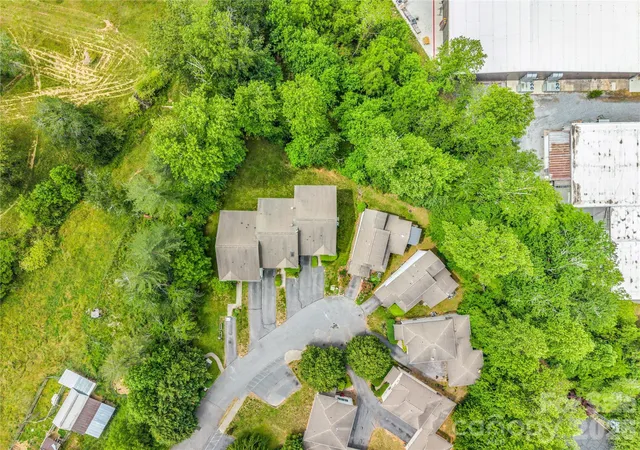 Listing Photo 2 - Condo for sale in building located at 119 Downing Park Ct, Brevard, NC 28712 - Unit #E