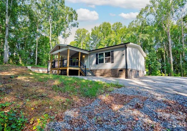 image of 737 Pleasantdale Dr, Shelby, NC 28150 | MLS# 4416272