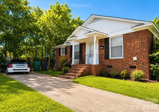 2nd image of 6834 Woodstream Dr, Charlotte, NC 28210 | MLS# 4416290