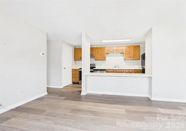 4th image of 9511 Shannon Grn Dr, Charlotte, NC 28213