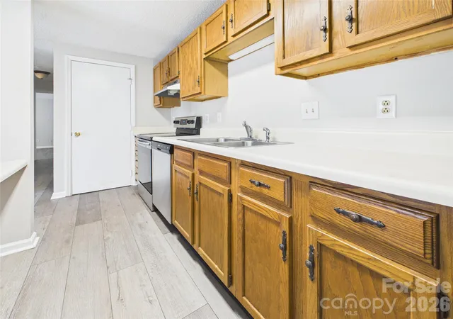 5th image of 9511 Shannon Grn Dr, Charlotte, NC 28213