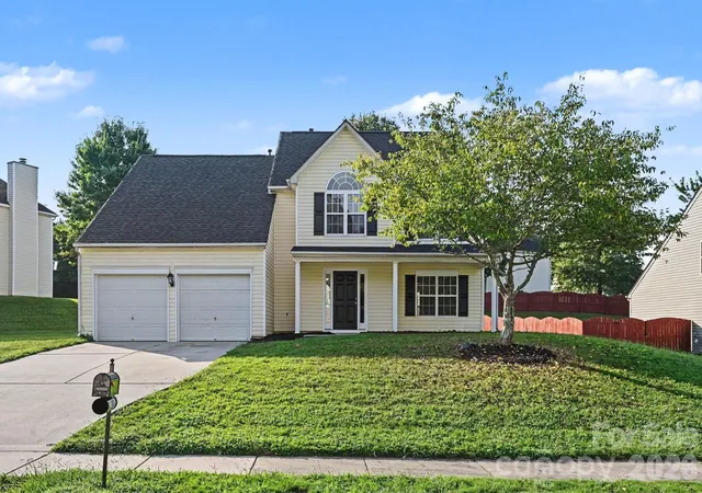 1st image of 11008 Padderborn Ct, Charlotte, NC 28215 | MLS# 4416309