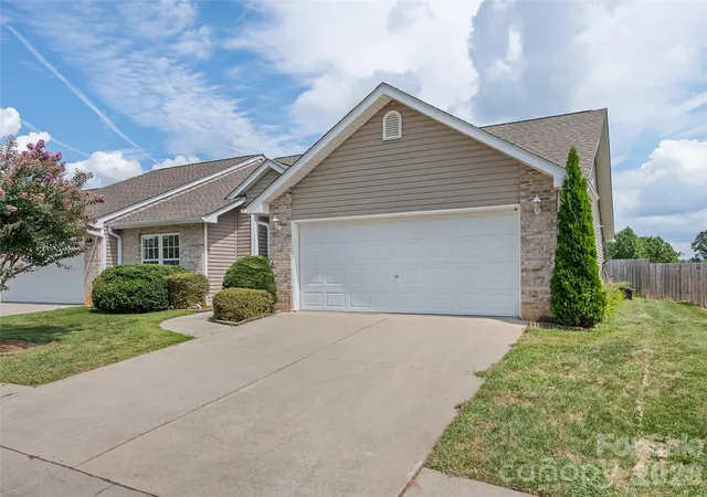Photo 2 of Condo for sale at 156 Chesire Way, Fletcher, NC 28732 | MLS# 4416313 | Listing updated on 2026-09-05