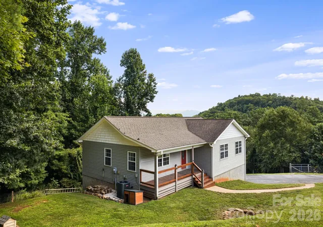 Photo 2 of Single family home for sale at 184 Scarlett Ridge Dr, Marshall, NC 28753 | MLS# 4416325 | Listing updated on 2026-09-01