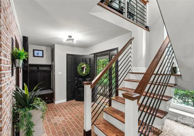 Photo 2 of Single family home for sale at 5 Oak Leaf Rd, Clover, SC 29710 | MLS# 4416336 | Listing updated on 2026-09-12