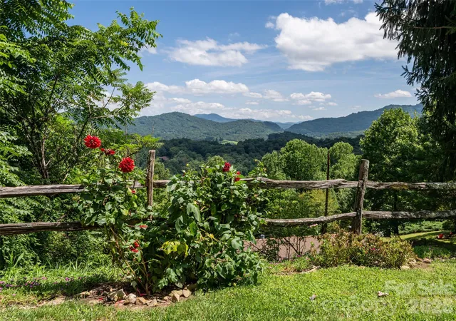 Photo 4 of Single family home for sale at 95 Splendor Ridge, Waynesville, NC 28785 | MLS# 4416384 | Listing updated on 2026-09-27