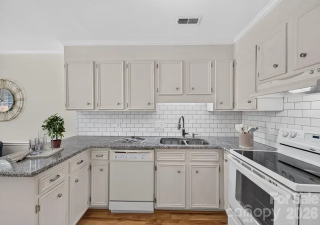 3rd image of 4219 Blacktree Ln, Charlotte, NC 28226 | MLS# 4416389