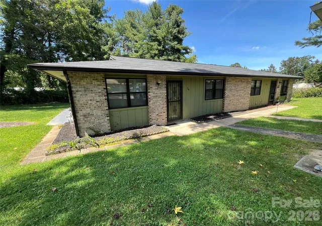 1st image of 714 Farmington Cir, Hendersonville, NC 28739 | MLS# 4416407