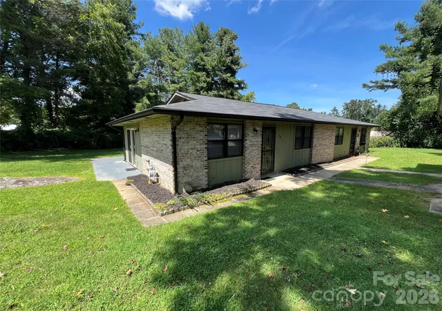 24th image of 714 Farmington Cir, Hendersonville, NC 28739 | MLS# 4416407