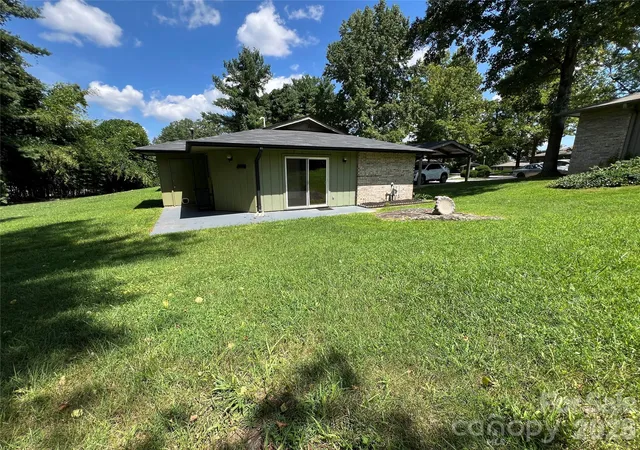 4th image of 714 Farmington Cir, Hendersonville, NC 28739 | MLS# 4416407