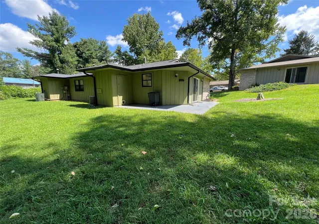 5th image of 714 Farmington Cir, Hendersonville, NC 28739 | MLS# 4416407
