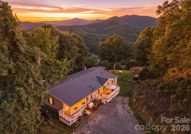 Photo 1 of Single family home for sale at 4 Sunset Farms Rd, Whittier, NC 28789 | MLS# 4416408 | Listing updated on 2026-08-25