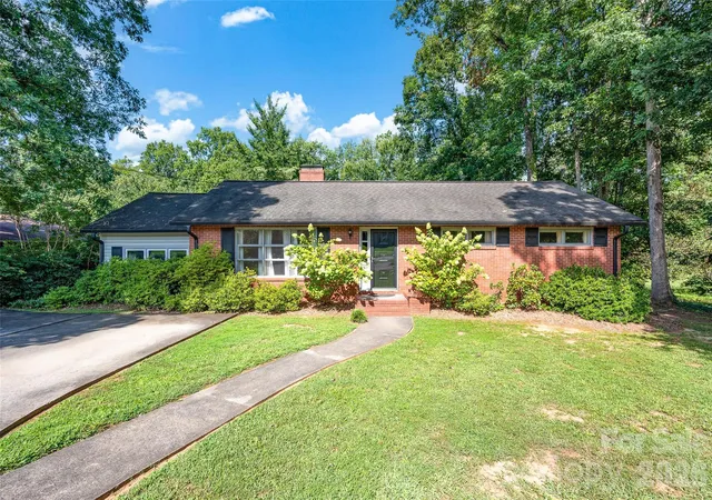 1st image of 427 S Magnolia St, Mooresville, NC 28115 | MLS# 4416424