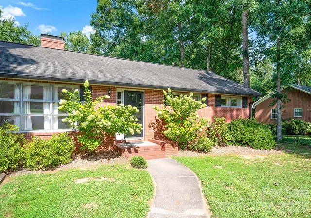 3rd image of 427 S Magnolia St, Mooresville, NC 28115 | MLS# 4416424
