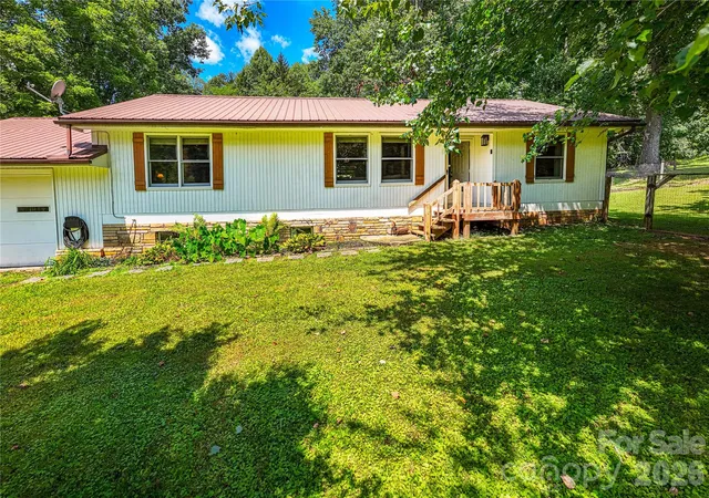 Photo 4 of Single family home for sale at 570 Flat Creek Valley Rd, Lake Toxaway, NC 28747 | MLS# 4416431 | Listing updated on 2026-09-01