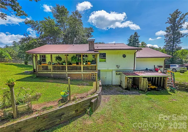 Photo 5 of Single family home for sale at 570 Flat Creek Valley Rd, Lake Toxaway, NC 28747 | MLS# 4416431 | Listing updated on 2026-09-01
