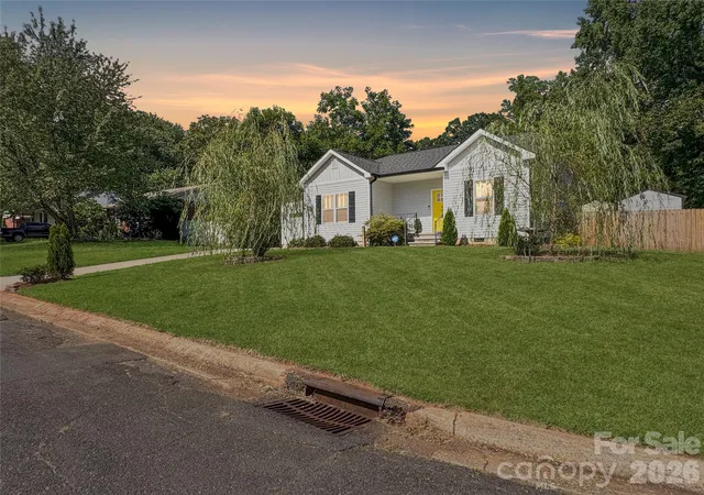 1st image of 404 Skipwith Pl, Charlotte, NC 28217 | MLS# 4416458