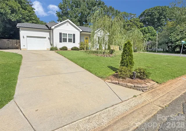 2nd image of 404 Skipwith Pl, Charlotte, NC 28217 | MLS# 4416458