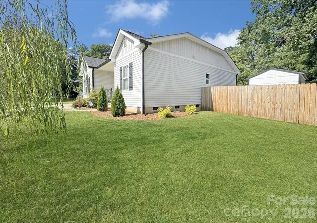 3rd image of 404 Skipwith Pl, Charlotte, NC 28217 | MLS# 4416458