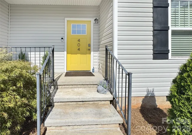 4th image of 404 Skipwith Pl, Charlotte, NC 28217 | MLS# 4416458