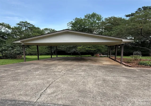 2nd image of 2015 39th Ave Ne, Hickory, NC 28601 | MLS# 4416463