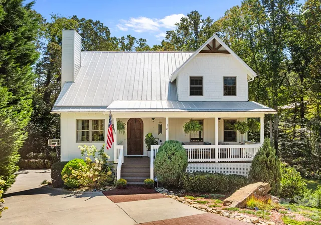 Photo 4 of Single family home for sale at 18 Oak Springs Dr, Arden, NC 28704 | MLS# 4416470 | Listing updated on 2026-09-04