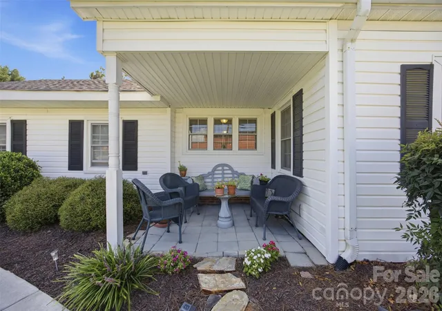 Photo 3 of Single family home for sale at 204 Memorial Dr, Clover, SC 29710 | MLS# 4416477 | Listing updated on 2026-08-21