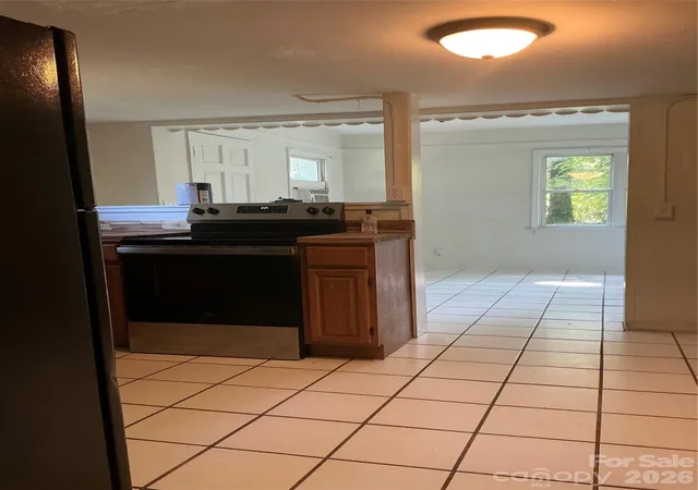 4th image of 827 Forest St, Hendersonville, NC 28739 | MLS# 4416484
