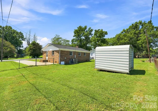 3rd image of 411 E Tennessee Ave, Bessemer City, NC 28016 | MLS# 4416494