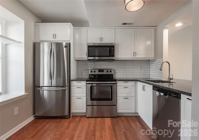3rd image of 2744 Von Thuringer Ct, Charlotte, NC 28210 | MLS# 4416507