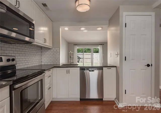 4th image of 2744 Von Thuringer Ct, Charlotte, NC 28210 | MLS# 4416507
