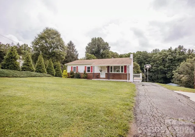 Photo 1 of Single family home for sale at 1559 Zion Hill Rd, Marion, NC 28752 | MLS# 4416525 | Listing updated on 2026-09-25