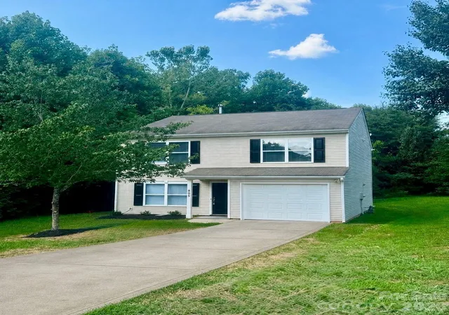 Photo 2 of Single family home for sale at 805 Mattox Ct, Charlotte, NC 28216 | MLS# 4416530 | Listing updated on 2026-08-21