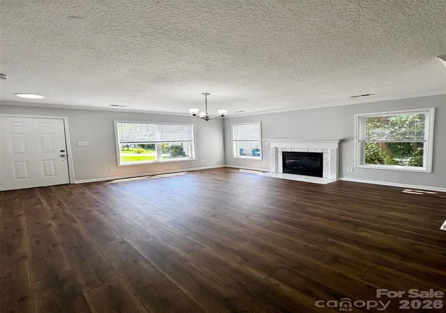 Photo 4 of Single family home for sale at 805 Mattox Ct, Charlotte, NC 28216 | MLS# 4416530 | Listing updated on 2026-08-21