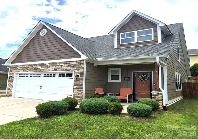 Photo 1 of Single family home for sale at 15 Hyde Park Pl, Arden, NC 28704 | MLS# 4416533 | Listing updated on 2026-09-17