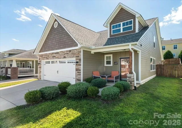 Photo 4 of Single family home for sale at 15 Hyde Park Pl, Arden, NC 28704 | MLS# 4416533 | Listing updated on 2026-09-17
