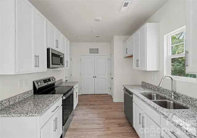 Photo 3 of Single family home for sale at 423 Rocky Brk Rd, Shelby, NC 28150 | MLS# 4416542 | Listing updated on 2026-10-27