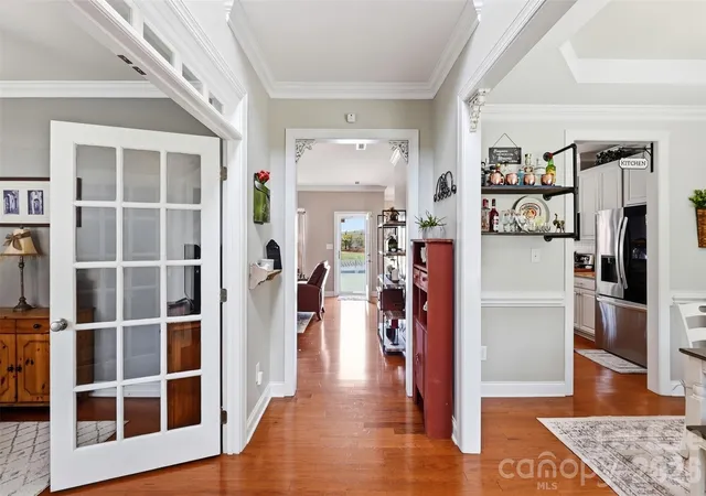 Photo 3 of Single family home for sale at 6511 Fieldstone Manor Dr, Matthews, NC 28105 | MLS# 4416546 | Listing updated on 2026-10-07