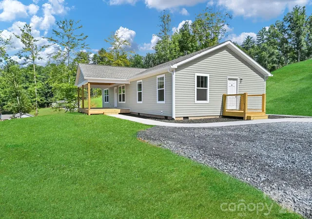 Photo 2 of Single family home for sale at 35 Rutledge Ln, Mars Hill, NC 28753 | MLS# 4416551 | Listing updated on 2026-08-24