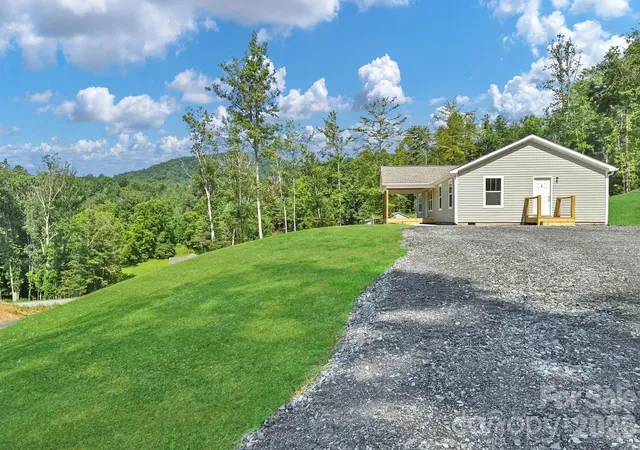 Photo 4 of Single family home for sale at 35 Rutledge Ln, Mars Hill, NC 28753 | MLS# 4416551 | Listing updated on 2026-08-24