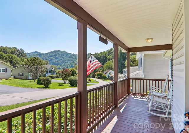 3rd image of 117 Pinellas Ln, Waynesville, NC 28785 | MLS# 4416573