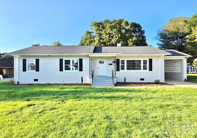 Photo 1 of Single family home for sale at 264 3rd Avenue Sw, Taylorsville, NC 28681 | MLS# 4416575 | Listing updated on 2026-08-21