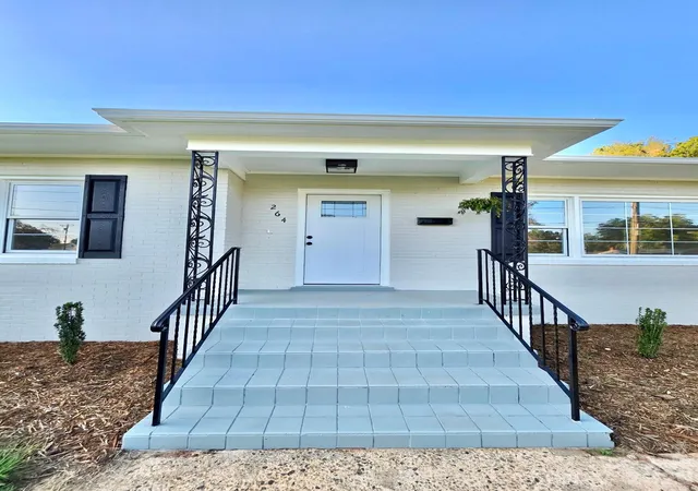 Photo 3 of Single family home for sale at 264 3rd Avenue SW, Taylorsville, NC 28681 | MLS# 4416575 | Listing updated on 2026-08-21