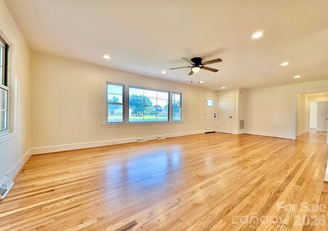 Photo 5 of Single family home for sale at 264 3rd Avenue SW, Taylorsville, NC 28681 | MLS# 4416575 | Listing updated on 2026-08-21