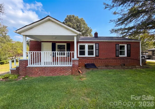 1st image of 1006 Peachtree Rd, Charlotte, NC 28216 | MLS# 4416578