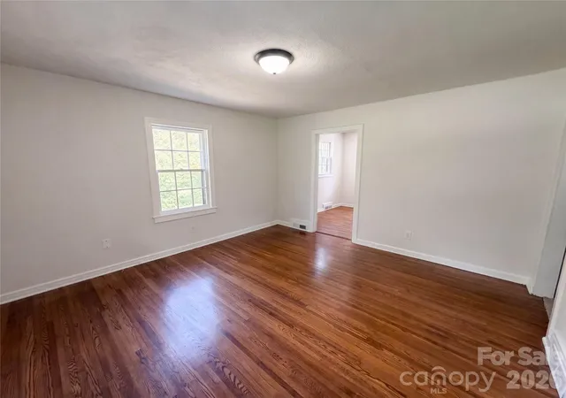 Photo 3 of Single family home for sale at 1006 Peachtree Rd, Charlotte, NC 28216 | MLS# 4416578 | Listing updated on 2026-10-30