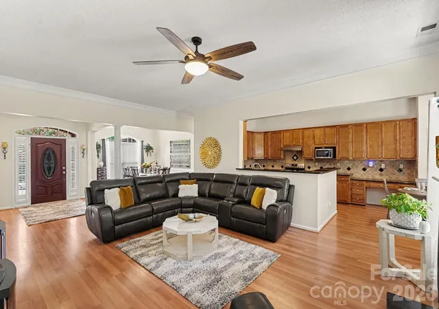Photo 4 of Single family home for sale at 1523 Sweetgum Ln, Matthews, NC 28105 | MLS# 4416587 | Listing updated on 2026-10-11