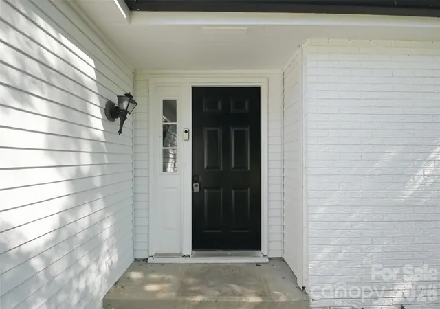 Photo 3 of Single family home for sale at 2526 Nickelridge Ct, Charlotte, NC 28273 | MLS# 4416593 | Listing updated on 2026-08-30