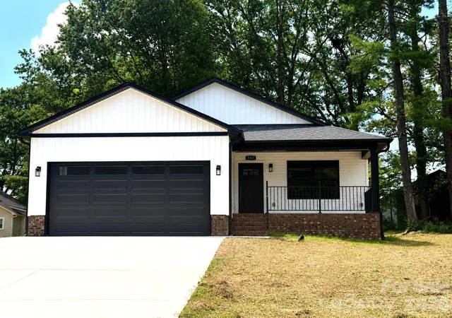 1st image of 511 N State St, Lincolnton, NC 28092 | MLS# 4416594
