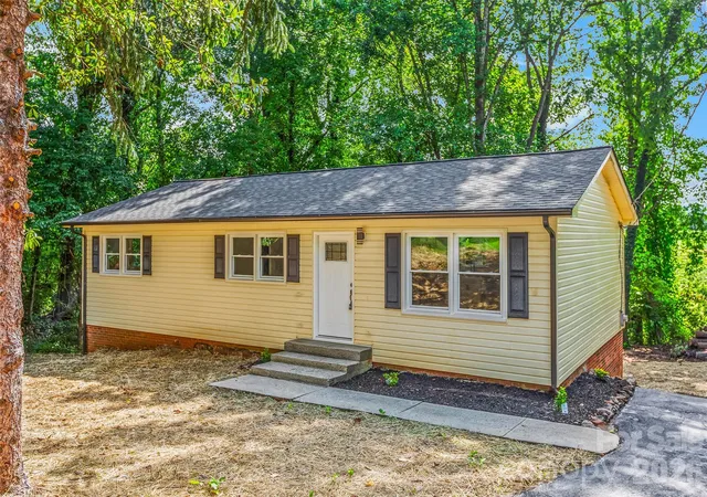 Photo 3 of Single family home for sale at 248 Harriet Ln, Statesville, NC 28625 | MLS# 4416596 | Listing updated on 2026-09-27